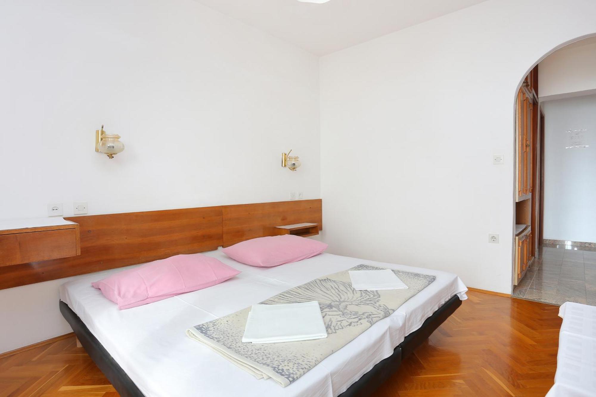 Rooms With A Parking Space Brela, Makarska - 17281 객실 사진